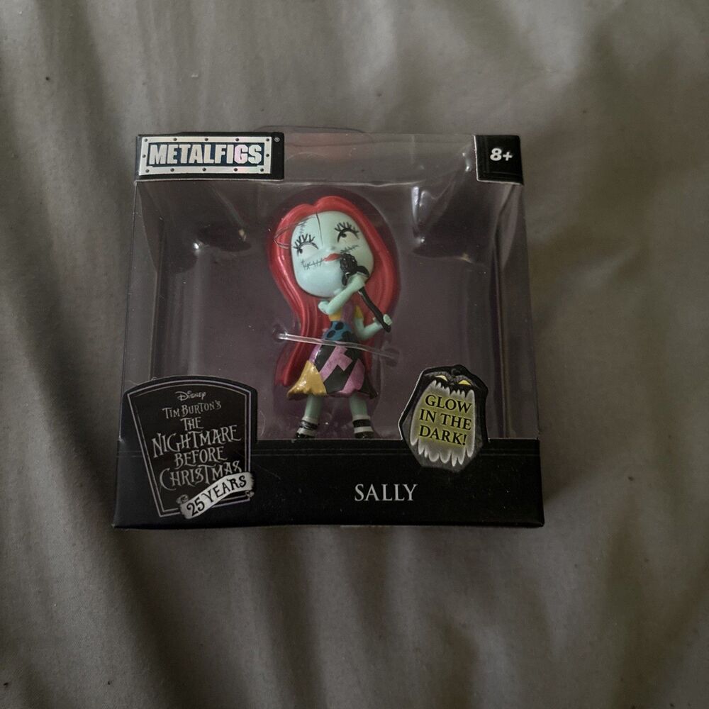Sally with Black Thistle Rose DieCast Metalfigs Nightmare Before Christmas “NEW”